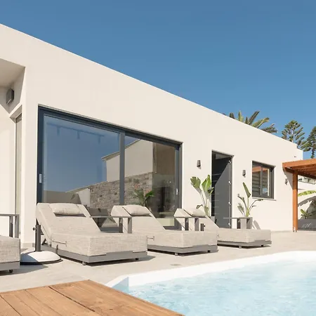 Mousses Villa, With Pool & Whirlpool By The Beach, By Thinkvilla فيلة Bali (Crete)